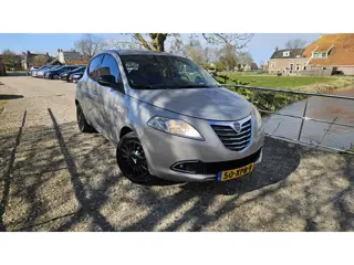 Lancia Ypsilon 0.9 TwinAir Platinum | Airco + Navi nu € 4.975,-!!!