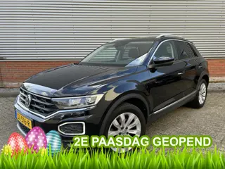 Volkswagen T-Roc 1.5 TSI Sport | Panorama-dak | Trekhaak | Dealer Onderhouden | Achteruitrijcamera |