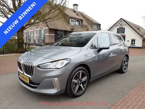 BMW 2 Serie Active Tourer 225e xDrive SCHUIFDAK / TREKHAAK / CARPLAY / CRUISE / LEER/ NAVI