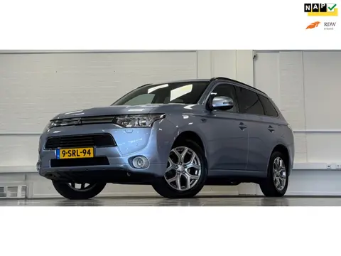 Mitsubishi Outlander 2.0 PHEV Instyle+ Trekhaak Camera Mooi! Navigatie