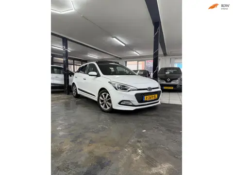 Hyundai I20 1.4i i-Vision Automaat | Pano | Camera | cruise control