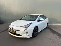 Toyota Prius 1.8 Black Edition CAMERA | LEDER | TREKHAAK | HEAD UP !