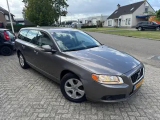Volvo V70 2.4D Momentum Airco AUTOMAAT