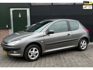 Peugeot 206 1.4 XT/Airco/E.ramen/Netjes