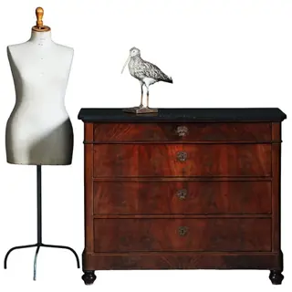 Strakke eenvoudige Biedermeier commode met 4 laden en marmerblad ca 1825