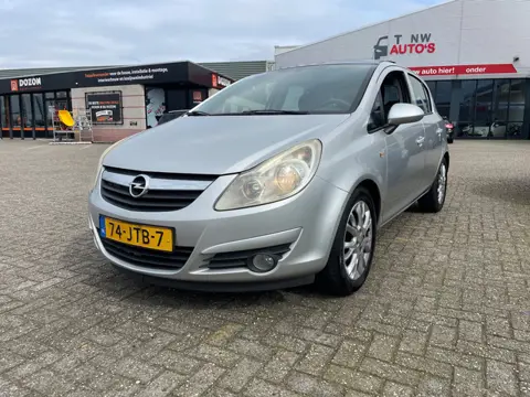 Opel Corsa 1.4-16V Enjoy airco pano cruise