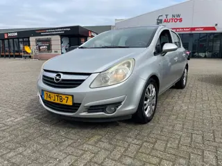 Opel Corsa 1.4-16V Enjoy airco pano cruise