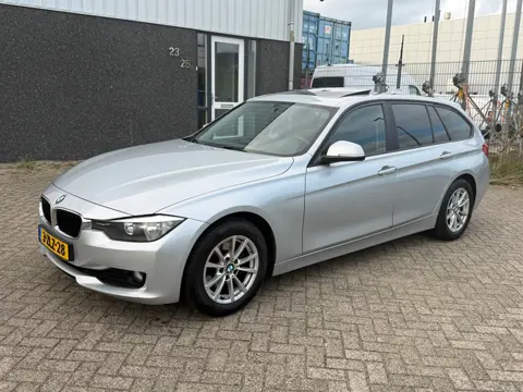BMW 3-serie Touring 318d Executive 2013 Pano Leer