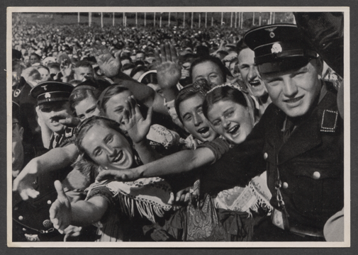 9 plaatjes van het verzamelalbum Bilderalbum: Adolf Hitler