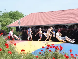 Groepsverblijf nabij Den Hoorn ingericht in country western stijl