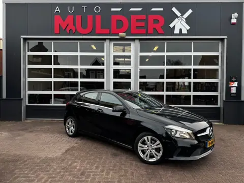 MERCEDES-BENZ A-KLASSE 180 BUSINESS / NAVI / PDC / LED / STOELVERW. / APK NIEUW! 