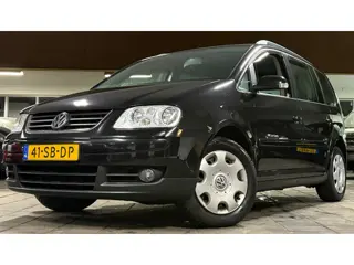 Volkswagen Touran 2.0-16V FSI Highline|NAP|NweAPK|Leder|Trekhaak|Stoelvw|PerfectOH|
