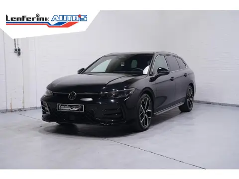Volkswagen Passat R-line 150 PK DSG Panodak camera IQ Light Stoel-/stuurverwarming Apple Carplay R-L