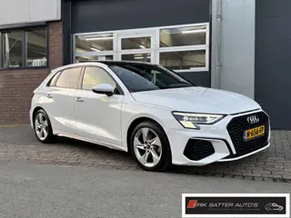 Audi A3 Sportback 30 TFSI S edition Black optic| Matrix Led| Panoramadak| App| Carplay| Private glas