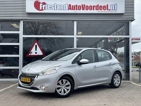 Peugeot 208 1.4 VTi Envy /Cruise/Clima/PDC/Navi/Onderhouds hist./Trekhaak/