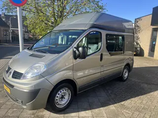 Renault Trafic 2.5 dCi T29 L1H2 Mooie bus, ex-rolstoelbus, geschikt om camper van te maken, eerste e