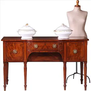 Regency sideboard in bloemmahonie met ebbenhout en brons ca 1825