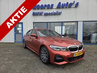 BMW 3-serie 330i High Executive M-Sport / Live Cockpit Pro / DAP / HIFI / LED / Trekhaak / Bomvol