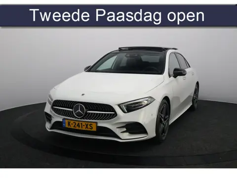 Mercedes-Benz A-Klasse 200 Business Solution AMG | 7200 KM | Panoramadak | Matrix Led | Sfeerverlich