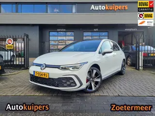 Volkswagen Golf 1.4 eHybrid GTE | Met panoramadak, adaptive cruise, stoel- en stuurwielverwarming en