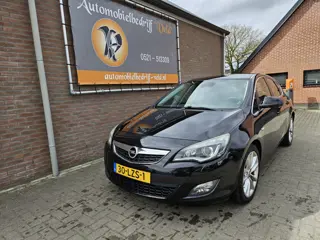 Opel Astra 1.6 Turbo Cosmo (bj 2010)