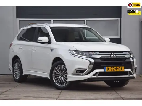 Mitsubishi Outlander 2.4 PHEV Pure+ Leer / Trekhaak / Side skirts