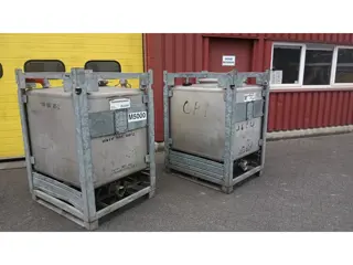 RVS tanks in transport frame 1000 ltr.