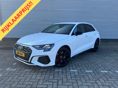 Audi A3 Sportback 45 TFSI e S Black edition Competition,Stoelverwarming,Carplay,Sportstoelen,