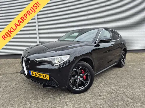 Alfa Romeo Stelvio 2.0 T AWD Super Automaat, panoramadak,trekhaak,cruise,navigatie,achteruitrijcamer