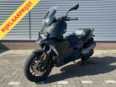 BMW Scooter C 400 X led,stuur/stoelverwarming,TFTdishplay,keyless,connectivity.