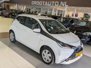 Toyota Aygo 1.0 VVT-i x-play Airco, Cruise Control, Stuurbekrachtiging