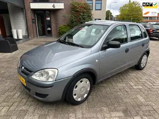 Opel Corsa 1.2-16V Essentia, bj.2003,grijs,5 deurs,airco,APK tot 10/2026 en NAP met 221140 km.stuurb