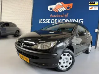 Peugeot 206 1.4 XR / bj.2004 / kleur: zwart / 1e eigenaar / NAP met 138979 km.en APK tot 03/2027 / s
