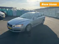 VOLVO V70 D2 MOMENTUM / NAVIGATIE / MEENEEM/EXPORTPRIJS