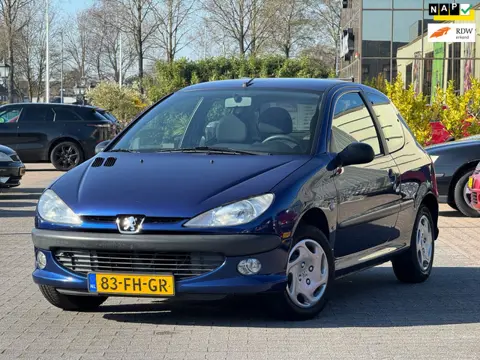 Peugeot 206 1.4 XS | APK 11-3-2027 | Elektrische ramen | 2 Sleutels | Neerklapbare achterbank |