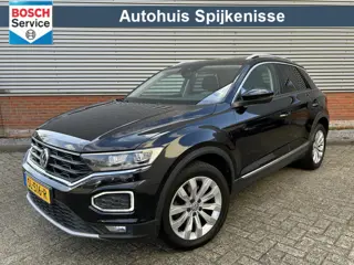 Volkswagen T-Roc 1.5 TSI Sport | Panorama-dak | Trekhaak | Dealer Onderhouden | Achteruitrijcamera |