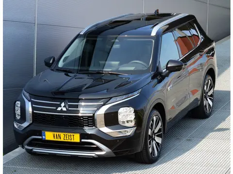 Mitsubishi Outlander PHEV 2.4 INSTYLE 4WD | PLUG IN HYBRID | PANORAMA DAK | LEDER | V2H | TREKHAAK 1