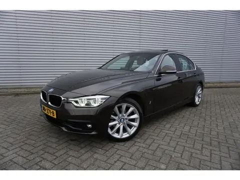 BMW 3-serie 330e High Executive AUTOMAAT / Climate / Navi / Leder / Pano / Lm velgen / NAP
