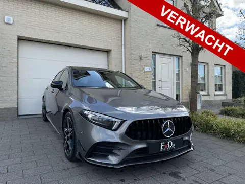 Mercedes-Benz A-Klasse 180 AMG Aut Panoramadak Nightpakket Widescreen AmbientLight Keyless SportLede