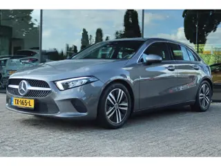 MERCEDES-BENZ A-KLASSE 180 PREMIUM AUT. | BURMESTER | LEDER | WIDESCREEN | TREKHAAK | LED | AMBIENT 
