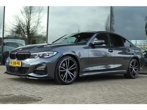 BMW 3-SERIE 320I HIGH EXECUTIVE M-SPORT | SHADOWLINE | MAXTON | CARPLAY | ADAPT. CRUISE | LED | CAME