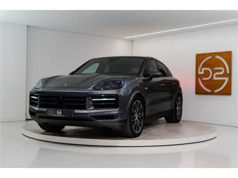 Porsche Cayenne Coupé 3.0 E-Hybrid 470PK | InnoDrive | Bose | Trekhaak | Sportchrono | VOL! Fabrieks