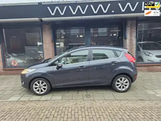 Ford Fiesta 1.25 Ghia , luxe uitvoering !