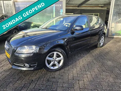 Audi A3 Sportback 1.6 Attraction | NIEUWE APK | AUTOMAAT | 12MND GARANTIE | AIRCO | LEDER |