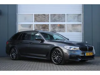BMW 5-serie Touring 520i High Executive M-Sport HeadUp/Camera/Panodak/Stoel&Stuurverwarming/Virtual/