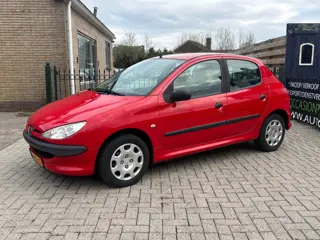Peugeot 206 1.1 XR | leuke auto die goed rijd en schakelt | nieuwe apk keuring bij levering !