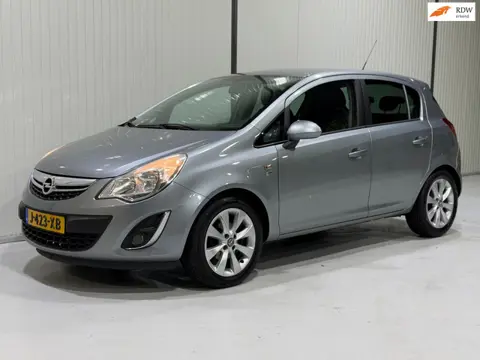 Opel Corsa 1.4-16V NETTE STAAT - NWE APK - EDITION UITVOERING.