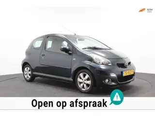 Toyota Aygo 1.0-12V Aspiration Green Navigator | Zeer Luxe | Airco | Lederen bekleding | Navi