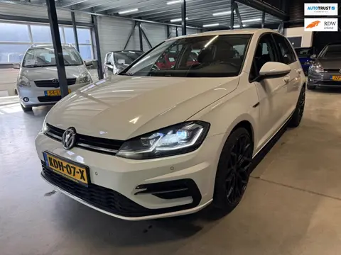 Volkswagen GOLF 1.5 TSI Highline Business R line