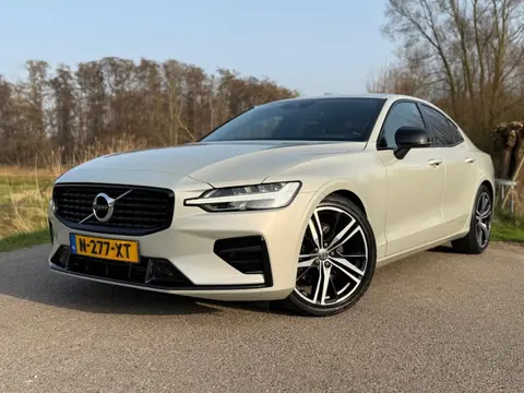 Volvo S60 2.0 B3 R-Design / Automaat / Airco / Navi / Camera / Leder Stuur-Stoel verwarming / Led / 